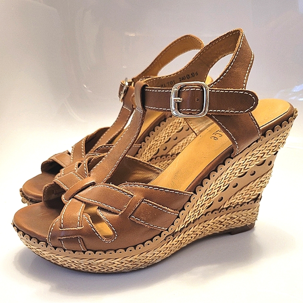 Elegant Tan Wedge Sandals